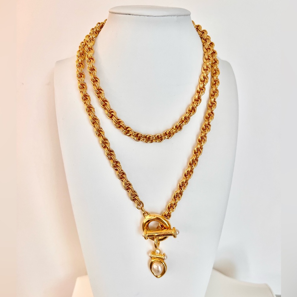 VINTAGE Jesara pearl and goldtone toggle necklace